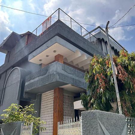 Aavaa Shanti Niwas Varanasi Exterior photo